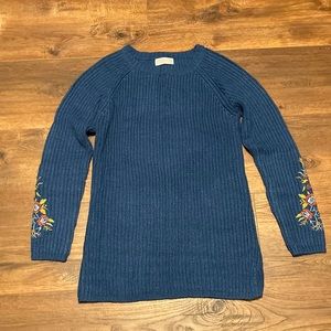 Blue embroidered sleeve sweater size m